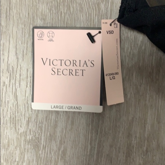Brand new Victoria secret sports bra - Picture 3 of 4